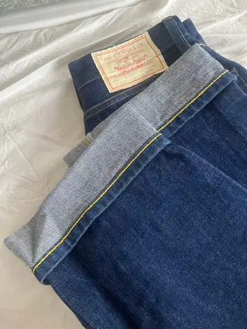 Levi's 다크 블루 데님 701
