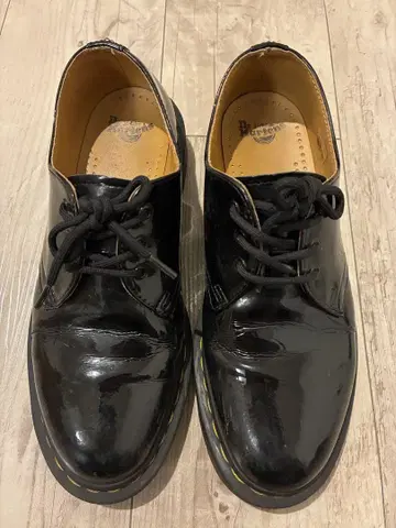 UK6_24.5cm Dr.Martens 에나멜 3홀 부츠 블랙