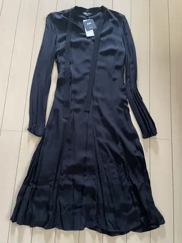 새상품 유니클로 띠어리 보타이 S 원피스 블랙