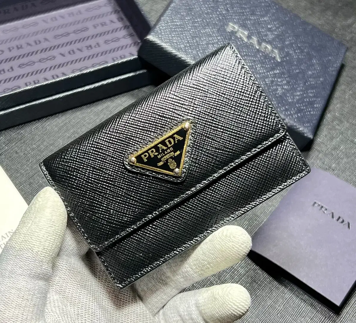 [Authentic] Prada Triangle Logo Card Holder