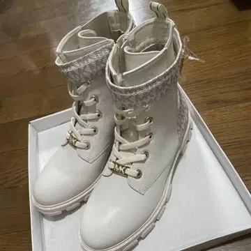 새상품 MICHAEL KORS 화이트 숏부츠