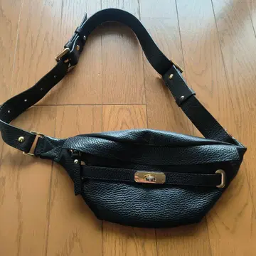 RAFFINATA 블랙 가죽 숄더백