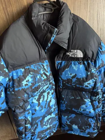 THE NORTH FACE 카모 패턴 다운 자켓