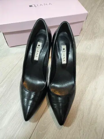 DIANA 블랙 하이힐 펌프스
