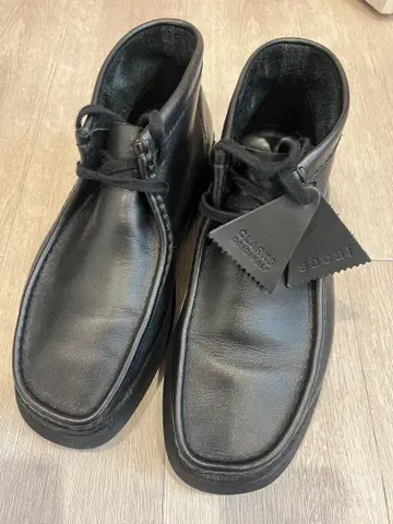 sacai x Clarks 오리지널 월라비 42