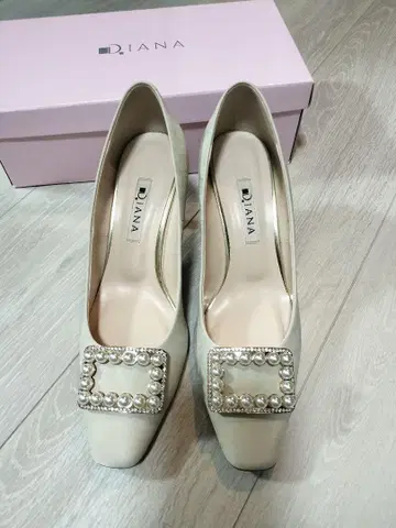 Diana 베이지 펌프스