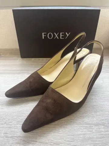 FOXEY 브라운 슬링백 하이힐