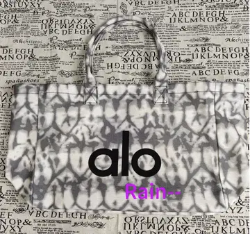 ALO Yoga 토트백 그레이/화이트 타이다이 패턴