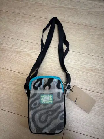 Nike 카모 패턴 스마트폰 숄더백 새상품