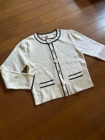 tococo 화이트 고급 엘레강트 바이컬러 배색 노카라 비쥬