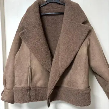 브라운 숏 기장 무스탕 코트