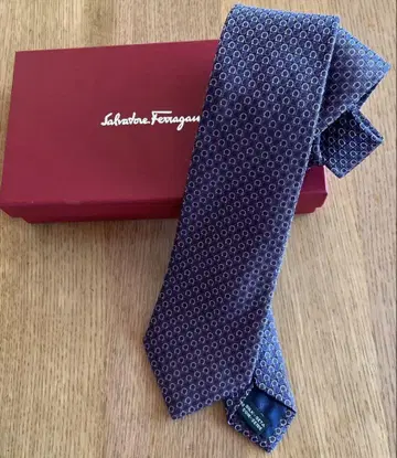 SalvatoreFerragamo 살바토레 페라가모 간치니 패턴 넥타이