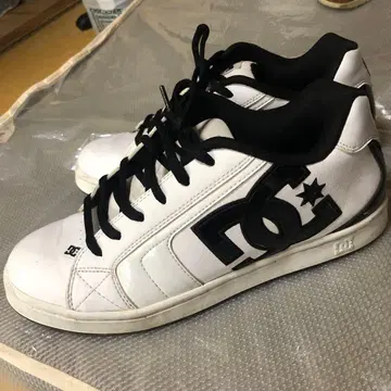 DC 화이트/블랙 스니커즈