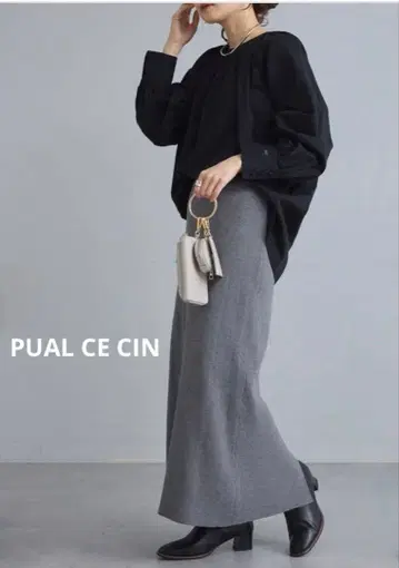 PUAL CE CIN 원포인트 로고 자수 오버 블라우스