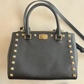 MICHAEL KORS 블랙 스터드 핸드백