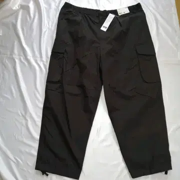 [ 미사용 ] UNIQLO U 와이드 핏 파라슈트 카고 팬츠 4XL 블랙