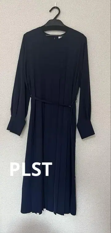 새상품급 PLST 네이비 긴팔 플리츠 원피스