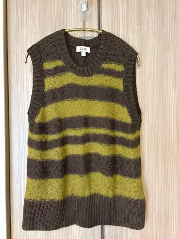 COS 니트 베스트