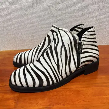 새상품급 키다리 아저씨 숏부츠 제브라 패턴 24.5cm