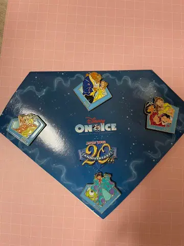 Disney On Ice 20주년 기념 핀 배지 세트