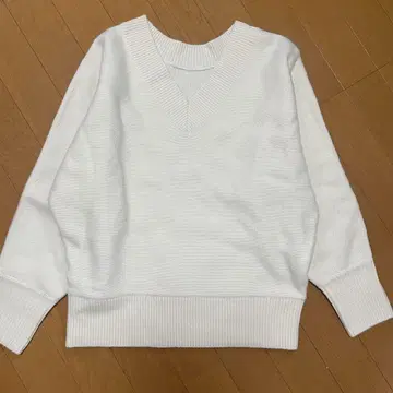 새상품급 플라스테 아이보리 V넥 울 니트 긴팔 M