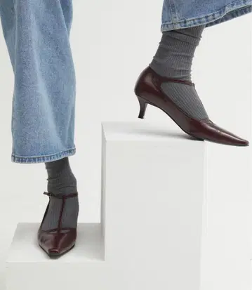 OF ALL FORM HANDMADE HANDSOME STRAP HEEL