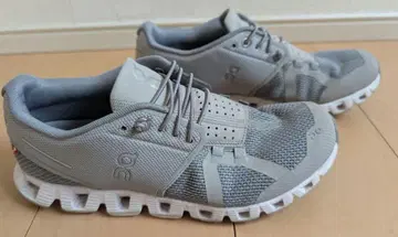 온 클라우드 스니커즈