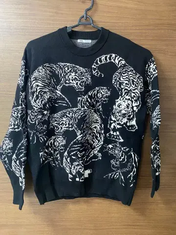 ZARA 호랑이 패턴 크루넥 스웨터 M