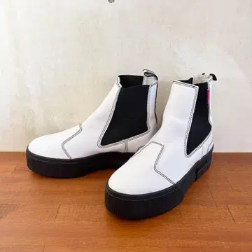 컨디션 최상 푸마 메이즈 첼시 25.0cm 화이트 x 블랙 429