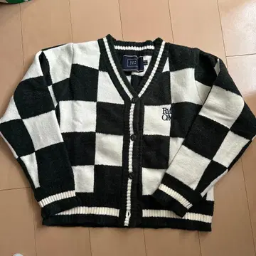 로맨틱크라운 니트 가디건 S 사이즈