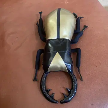 리얼 곤충 피규어 골드 컬러와 블랙 약 30cm