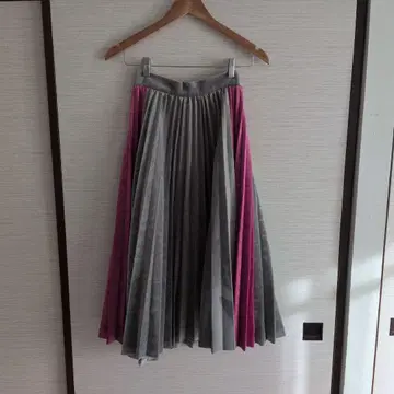 [ 미사용 ] 택 포함 겨울 소재 벨로아 바이컬러 플리츠 스커트 롱