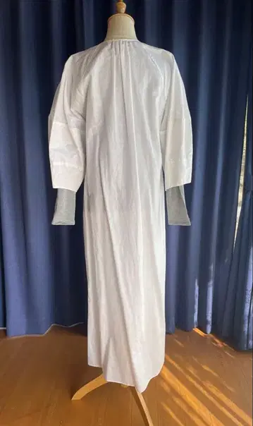 투모로우랜드 맥피 화이트 롱 원피스