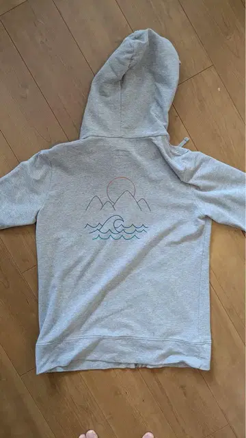 Patagonia 그레이 집업 후드티 산과 태양 자수
