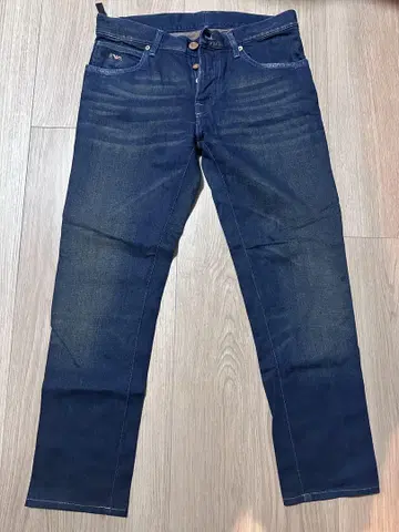 EMPORIO ARMANI 다크 블루 데님 테이퍼드 가공