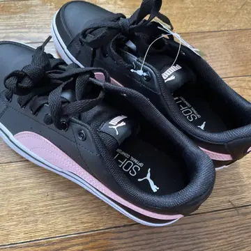 미사용 푸마 스니커즈 23.5