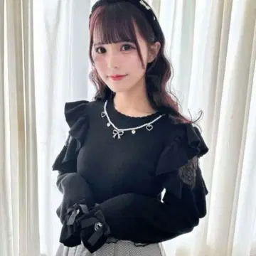 ROJITA 목걸이 포함 어깨 볼륨 프릴 니트