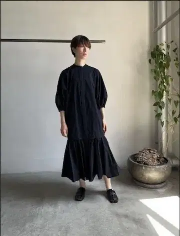 TENNE 핸드크래프티드 모던 원피스 블랙