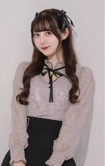 pium 피움 바이컬러 레이스 케이프 긴팔 블라우스 핑크