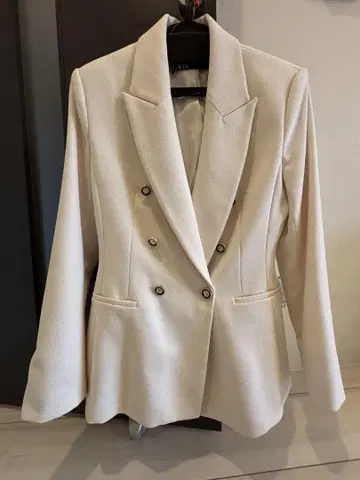 ZARA 화이트 자켓 M 사이즈