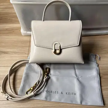 찰스앤키스 스톤 장식 핸들 백