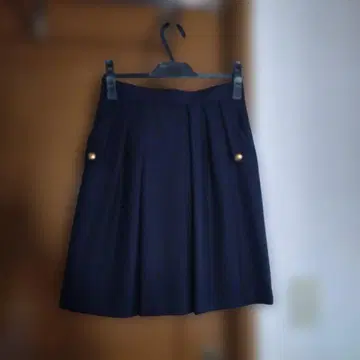 네이비 플레어 스커트 골드 버튼
