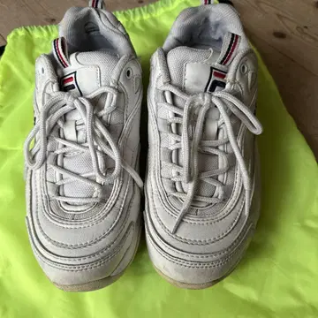 FILA 화이트 스니커즈