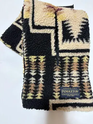Pendleton 기하학 패턴 머플러
