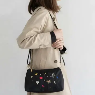 안나수이 숄더백 새상품급