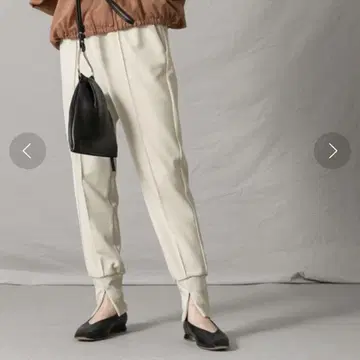 그레디 브릴리언트 핀턱 조거 팬츠