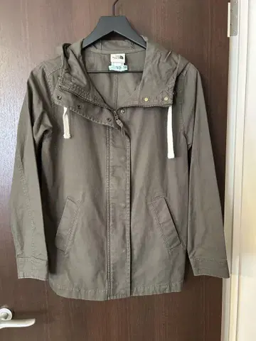 THE NORTH FACE 후드 부착 마운틴 파카 32 사이즈