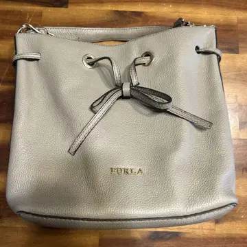 FURLA 라이트 그레이 복조리형 숄더백