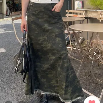 거의 미사용 로저앤드로우 카모 패턴 데님 플레어 스커트 맥시 길이