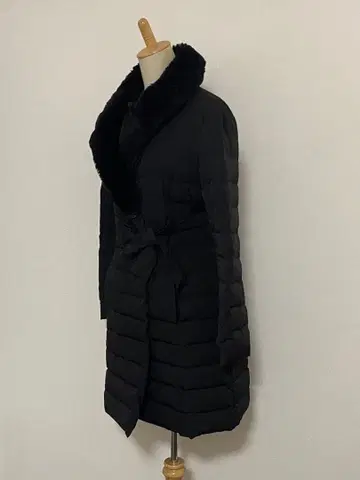 Max&co 블랙 다운 자켓 탈부착 가능 인조 모피 옷깃